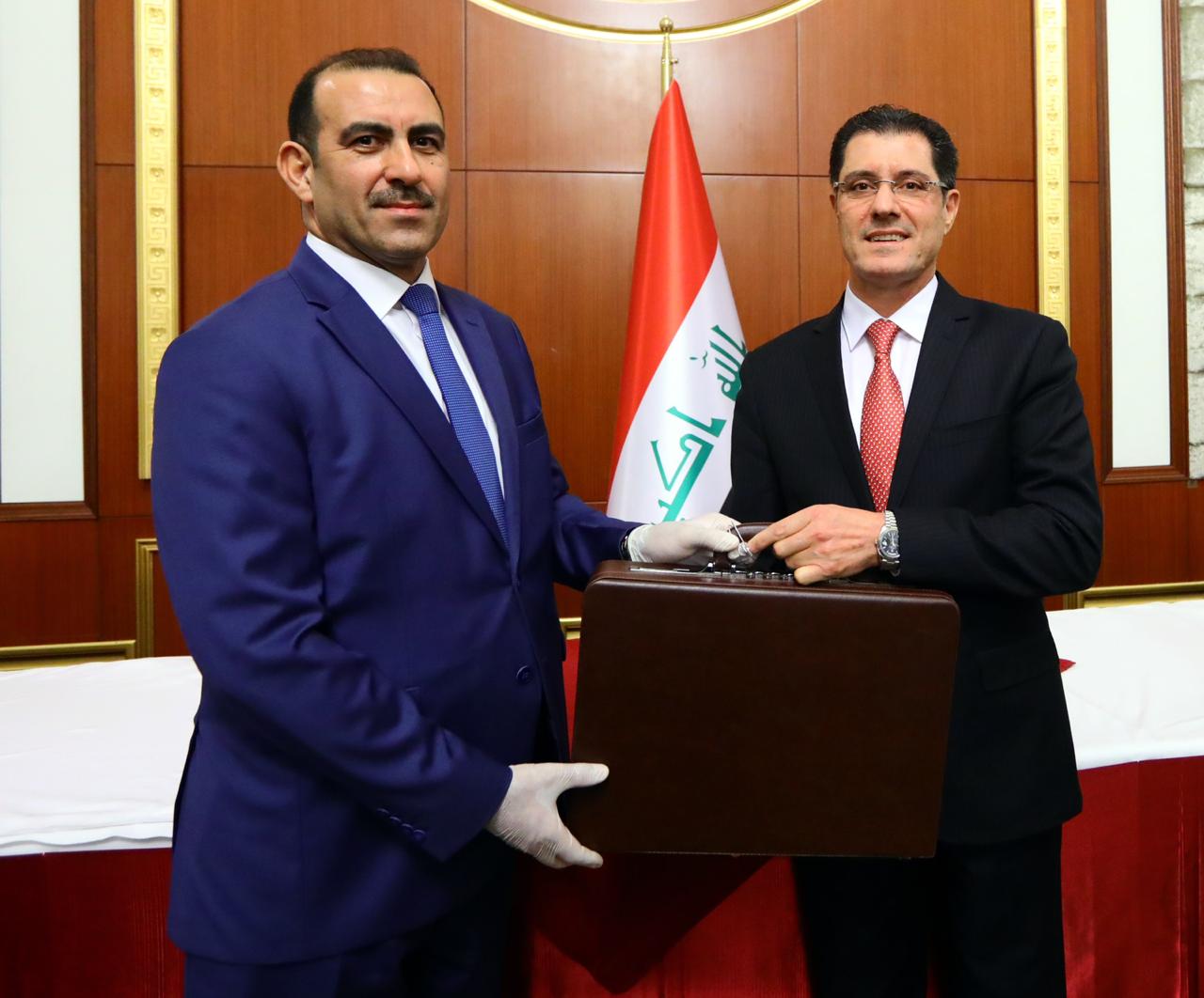 بالصور | أربع جمل لعبد المهدي بـ